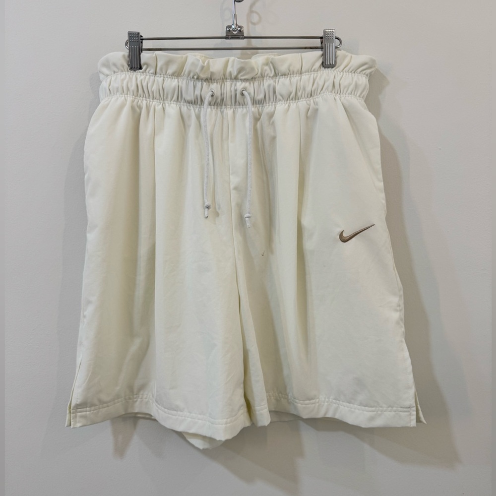 Nike Sportswear Everyday Modern High Rise Woven Women Shorts